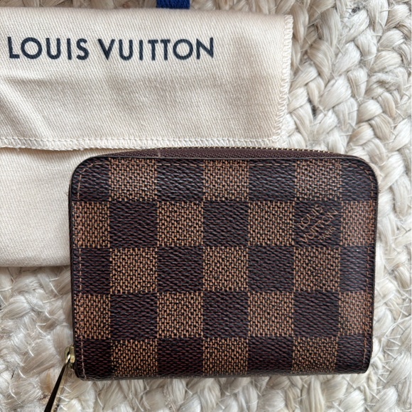 Louis Vuitton Damier Wallet Ziparound - Picture 2 of 6